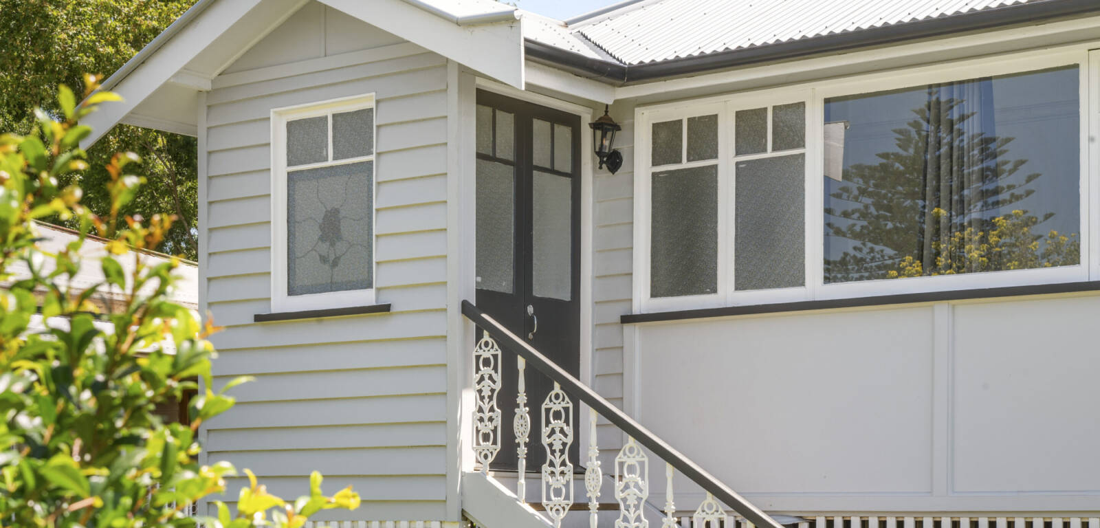 5 Charles St, NEWTOWN, QLD 4350 AU