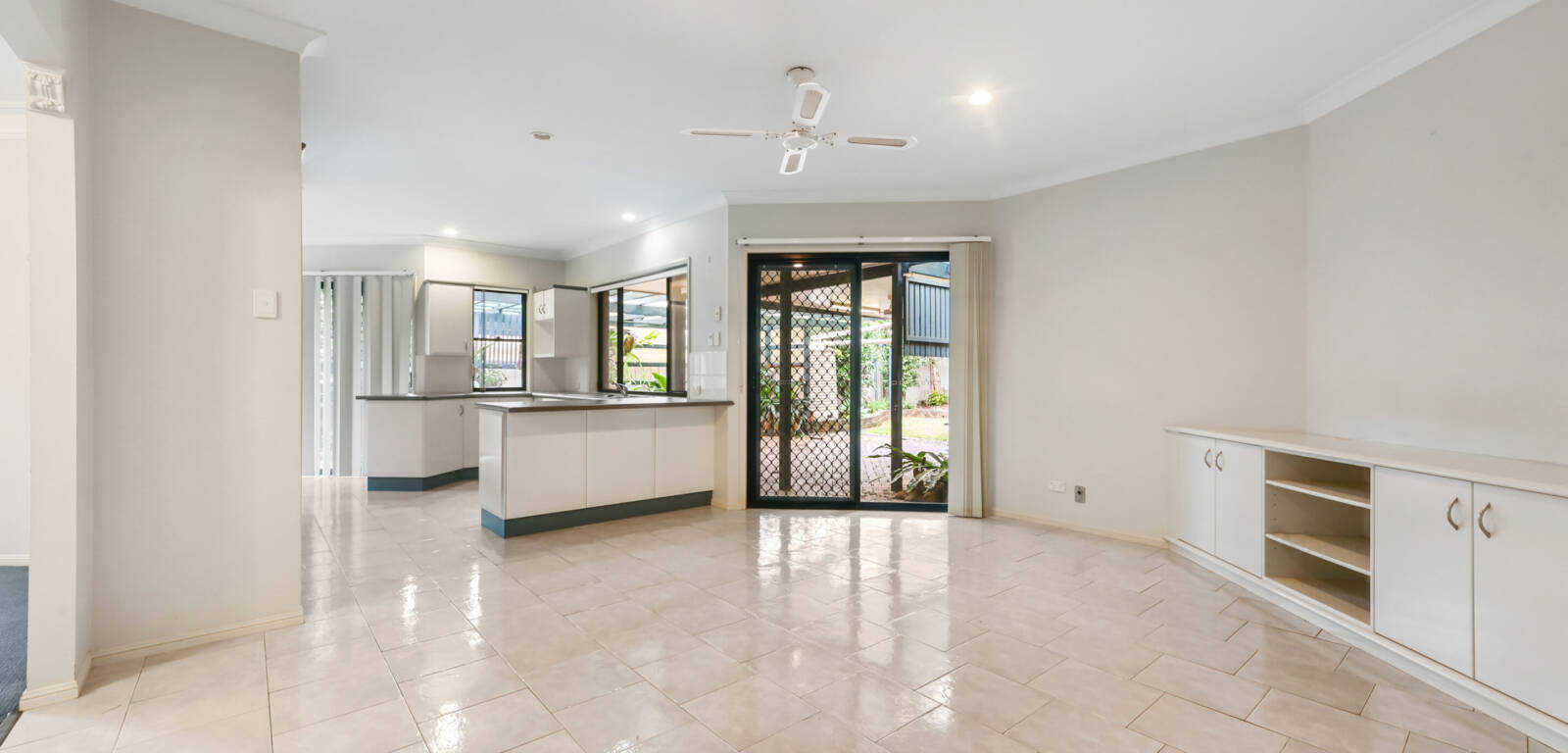 172 Spring St, MIDDLE RIDGE, QLD 4350 AU