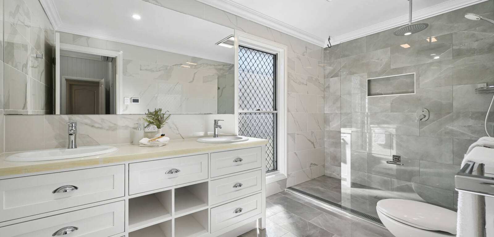 105 Hill St, NEWTOWN, QLD 4350 AU