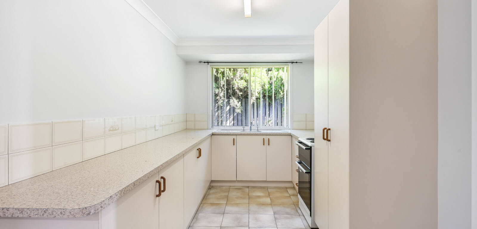 2/5 Gabrielle St, KEARNEYS SPRING, QLD 4350 AU