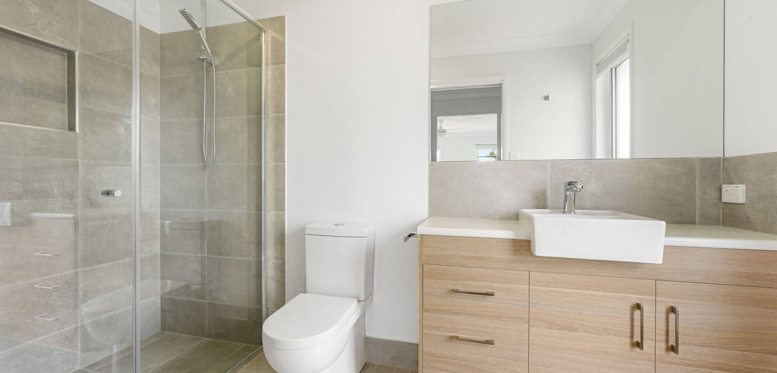 19 Reserve Rd, CRANLEY, QLD 4350 AU