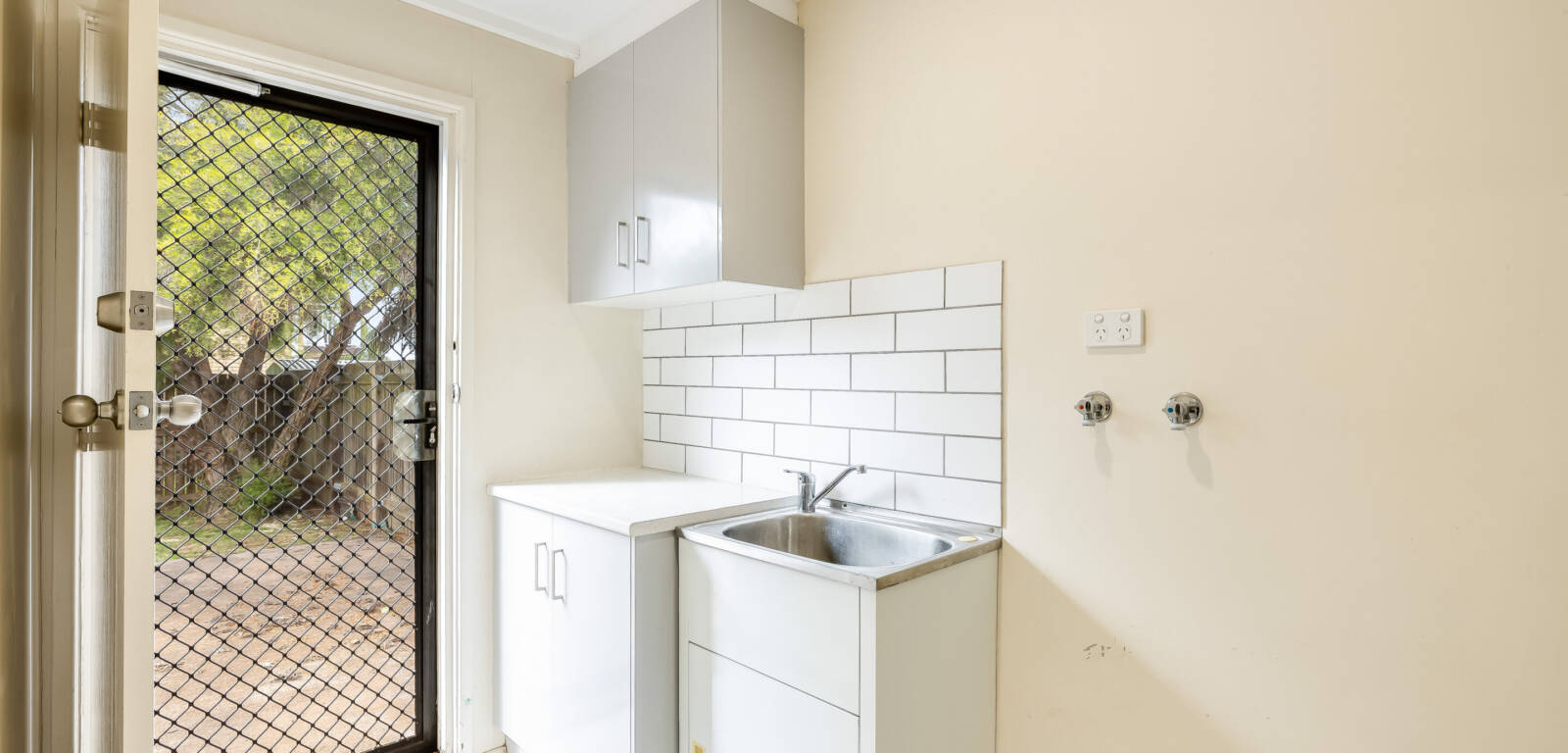 1 & 2/9 Regent Street, DARLING HEIGHTS, QLD 4350 AU