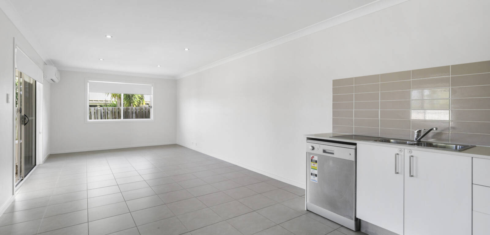 1/34 Carlin Street, GLENVALE, QLD 4350 AU