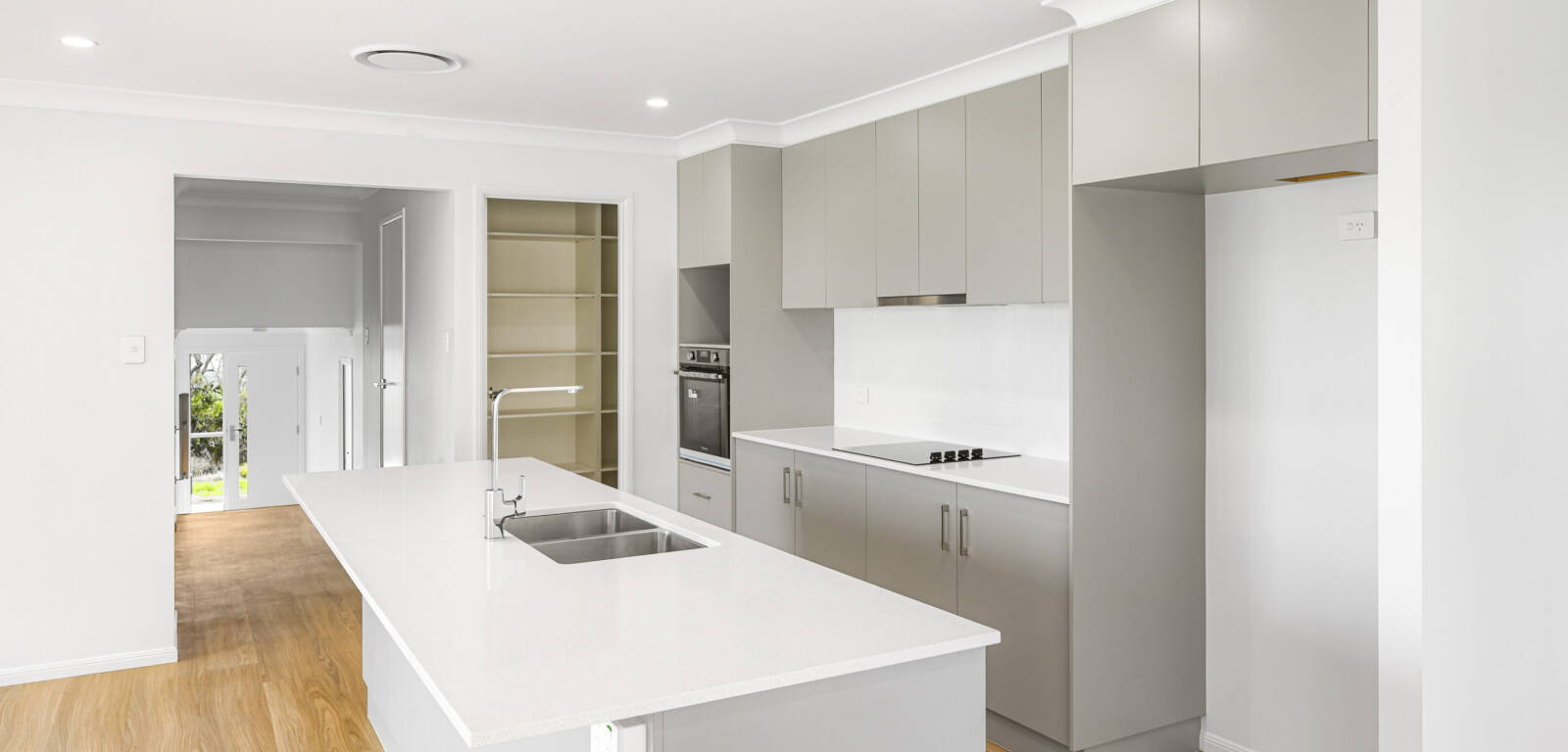 19 Reserve Rd, CRANLEY, QLD 4350 AU