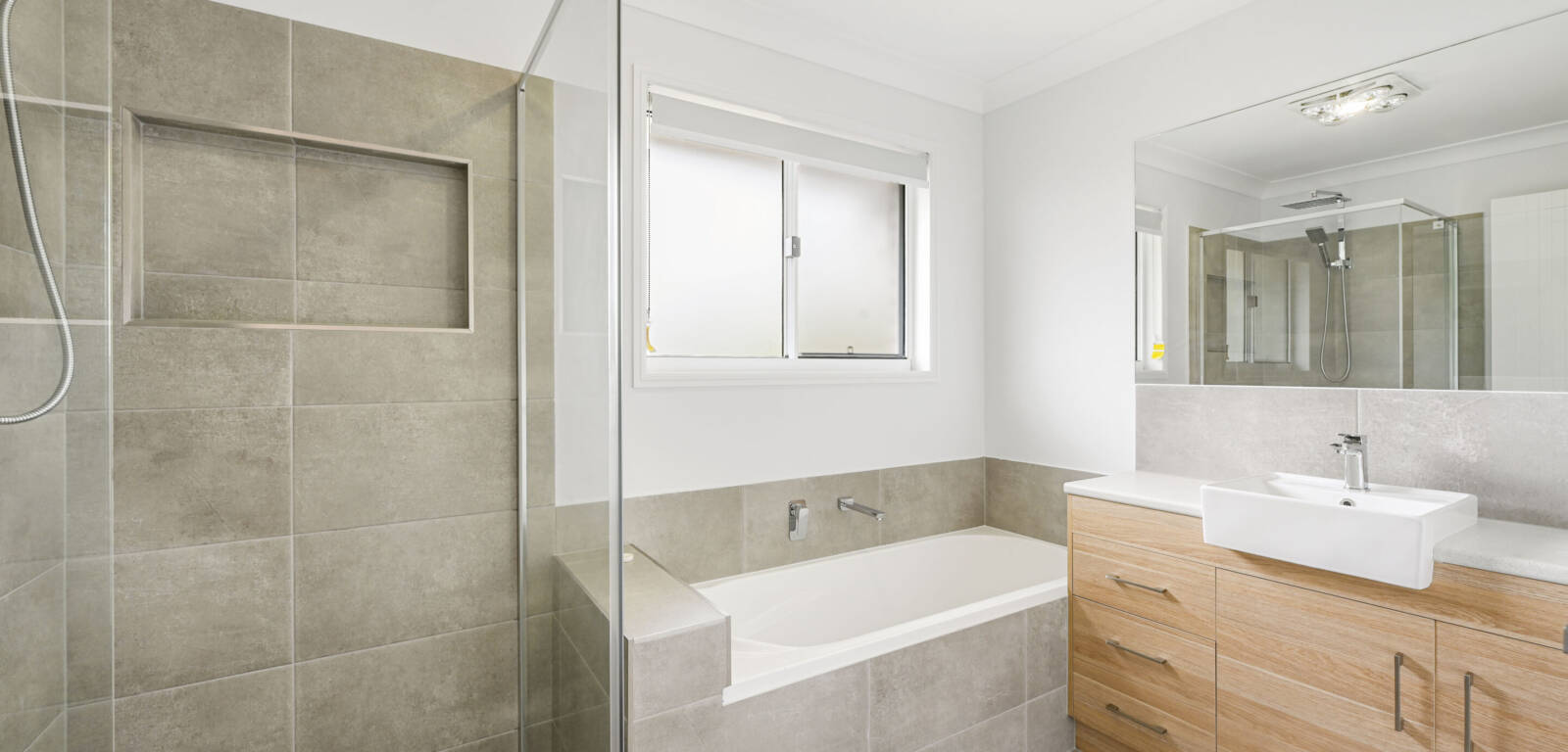 19 Reserve Rd, CRANLEY, QLD 4350 AU