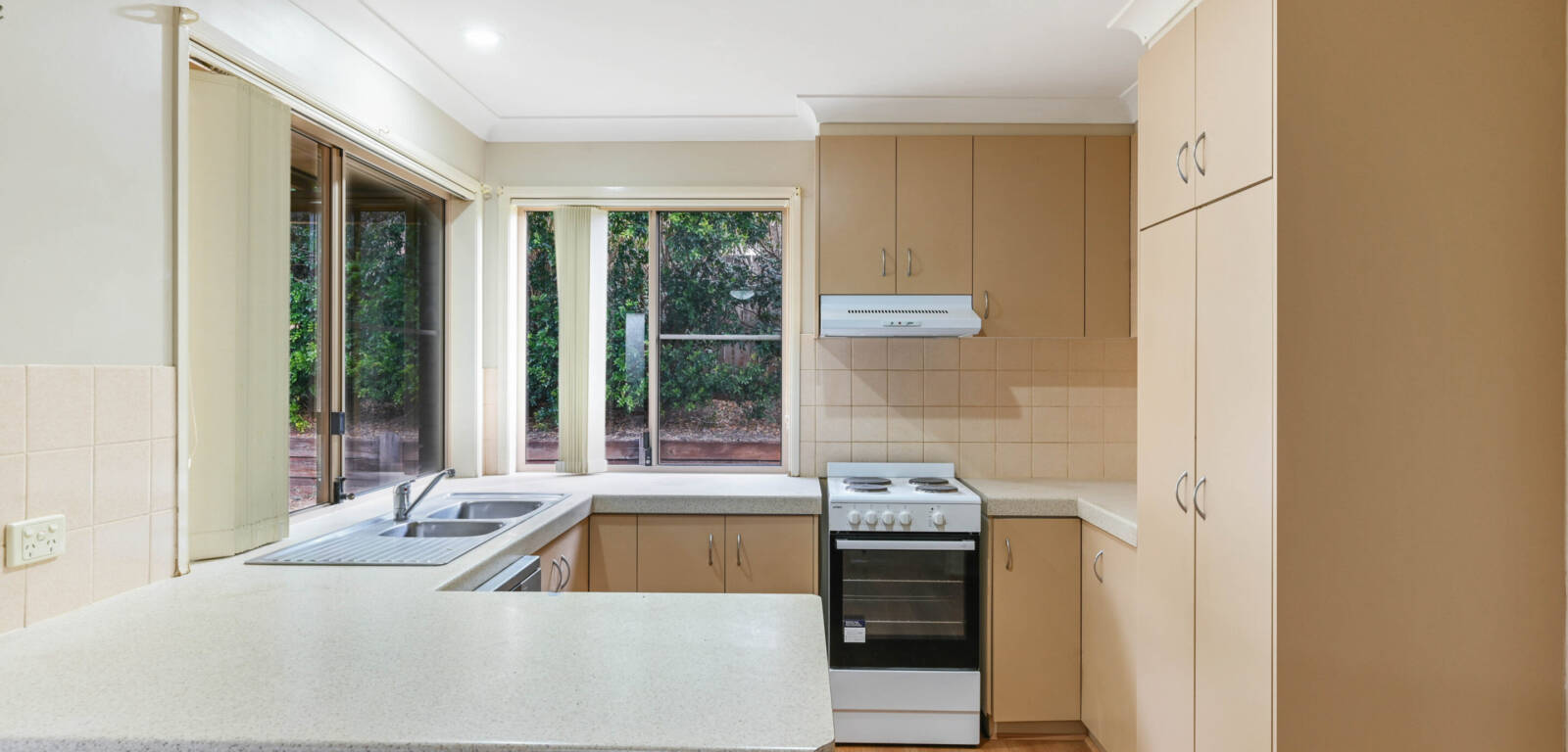 38 Bouganvillea Dr, MIDDLE RIDGE, QLD 4350 AU