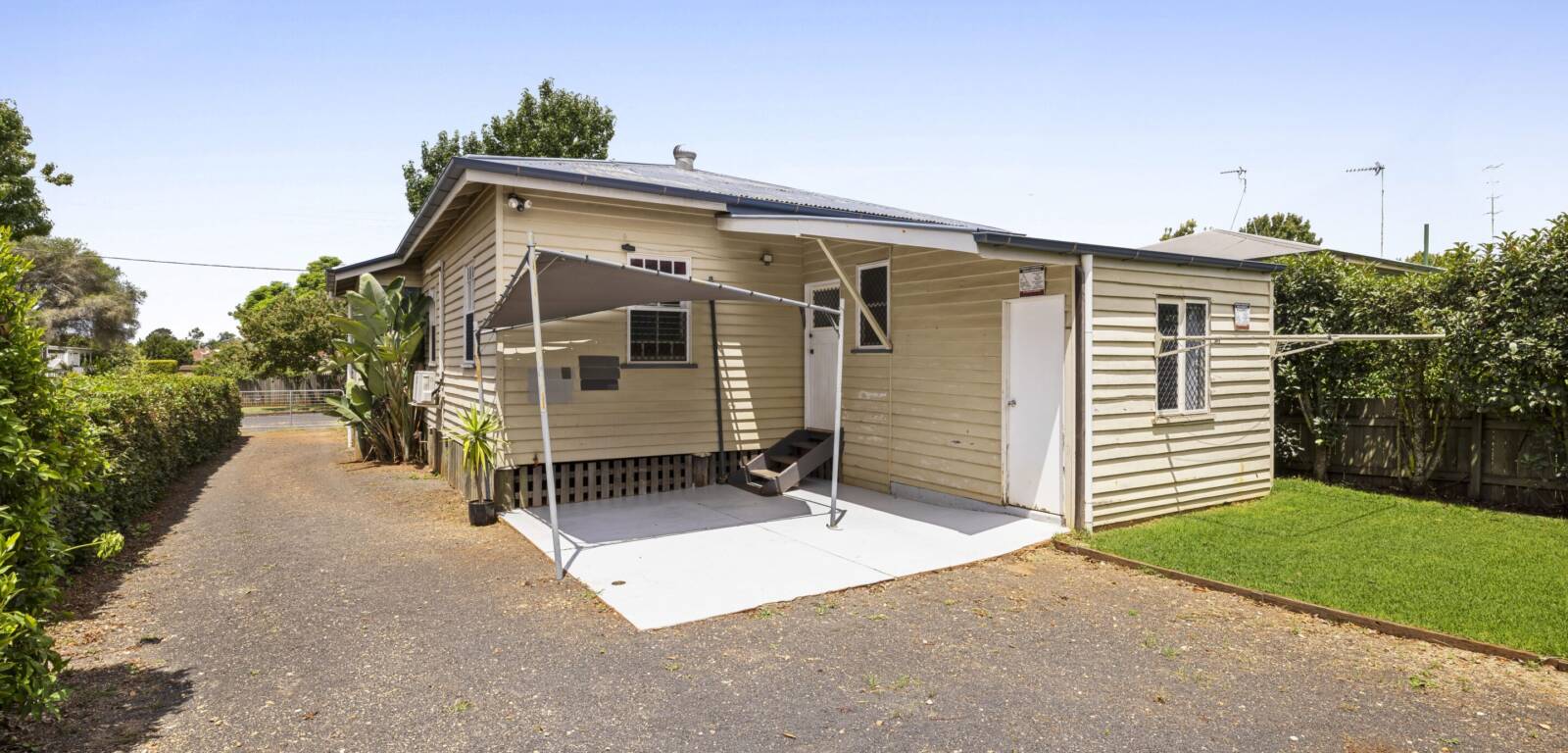 1 Waratah St, NEWTOWN, QLD 4350 AU