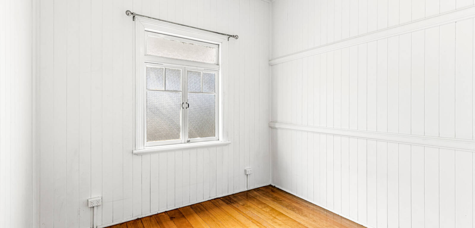 5 Charles St, NEWTOWN, QLD 4350 AU