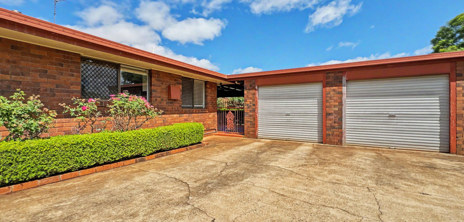 3 Azalea Ct, CENTENARY HEIGHTS, QLD 4350 AU