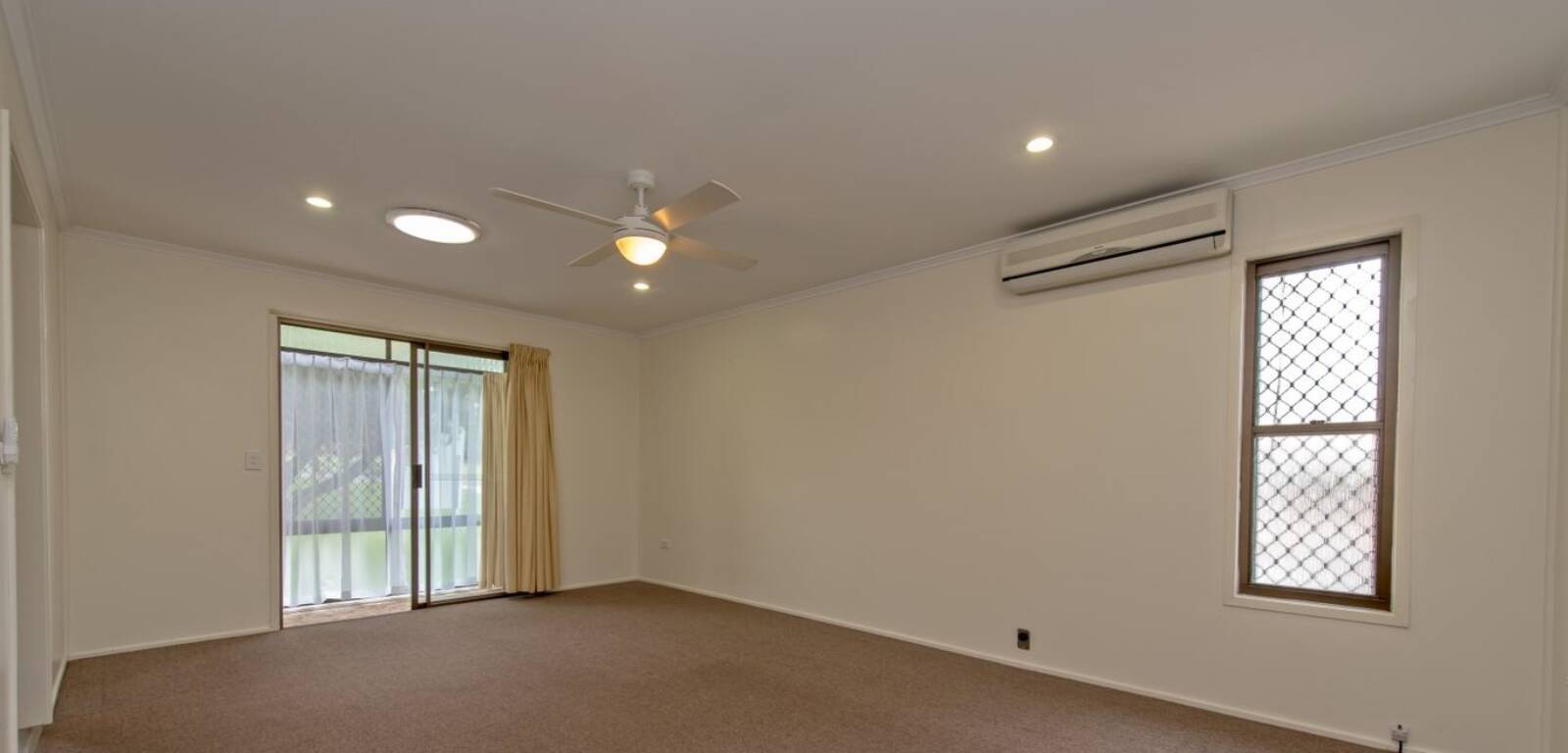 44 Debra Street, CENTENARY HEIGHTS, QLD 4350 AU