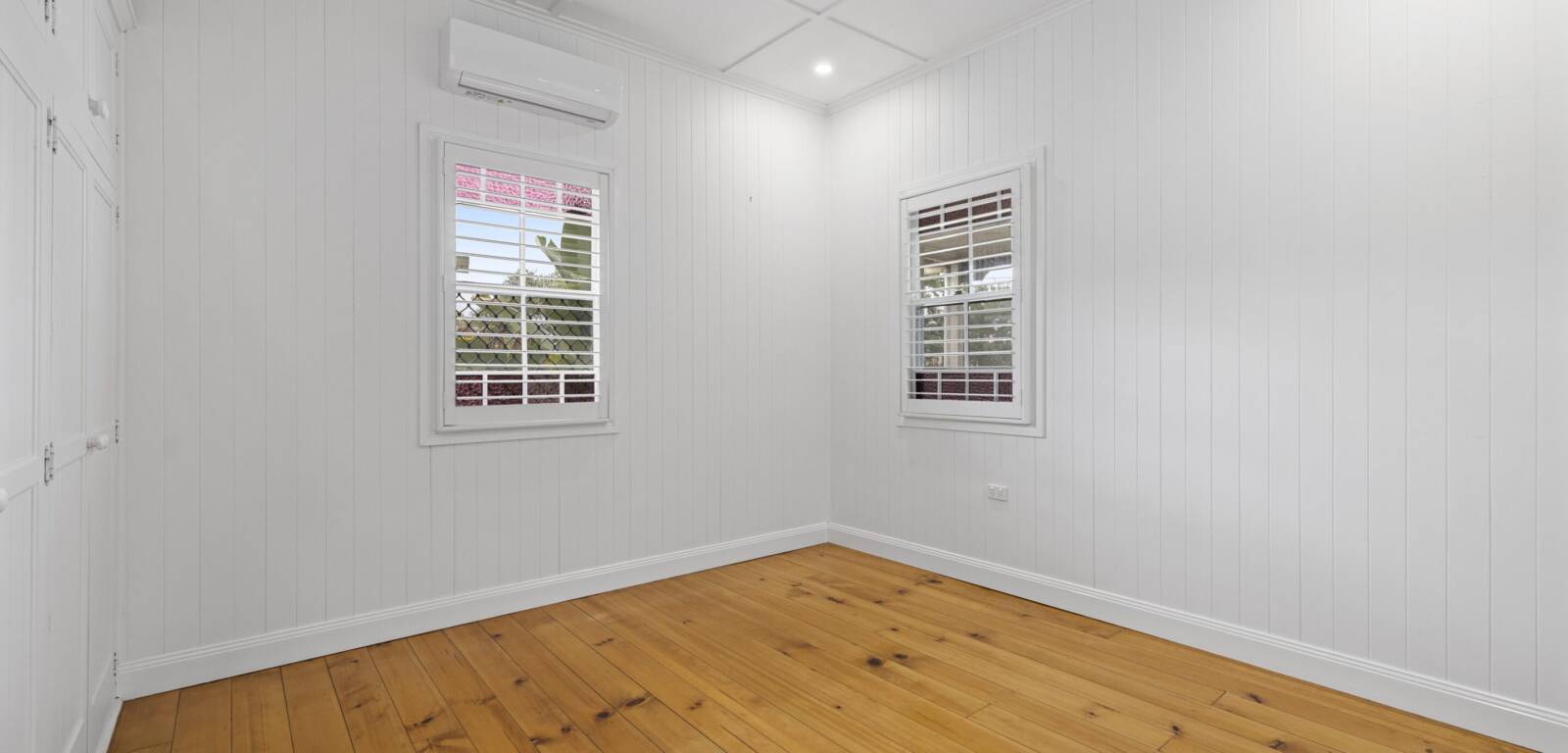 1 Waratah St, NEWTOWN, QLD 4350 AU