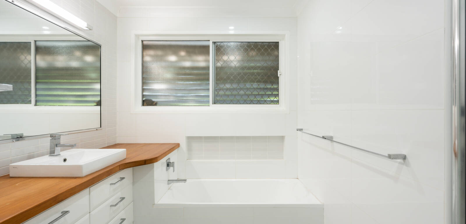 28A Jellicoe St, MOUNT LOFTY, QLD 4350 AU