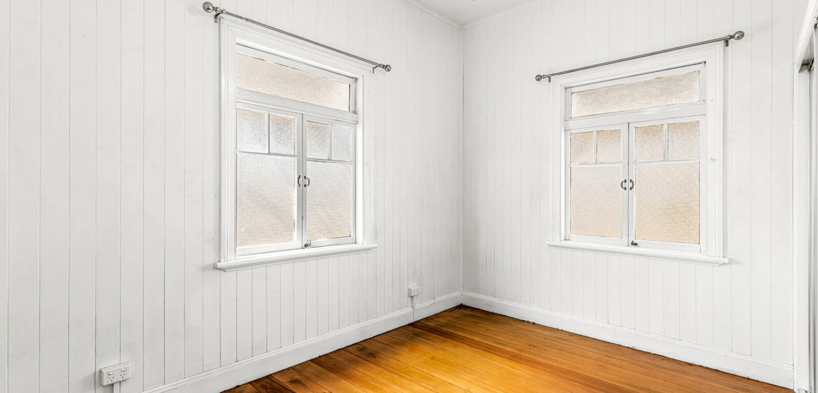 5 Charles St, NEWTOWN, QLD 4350 AU