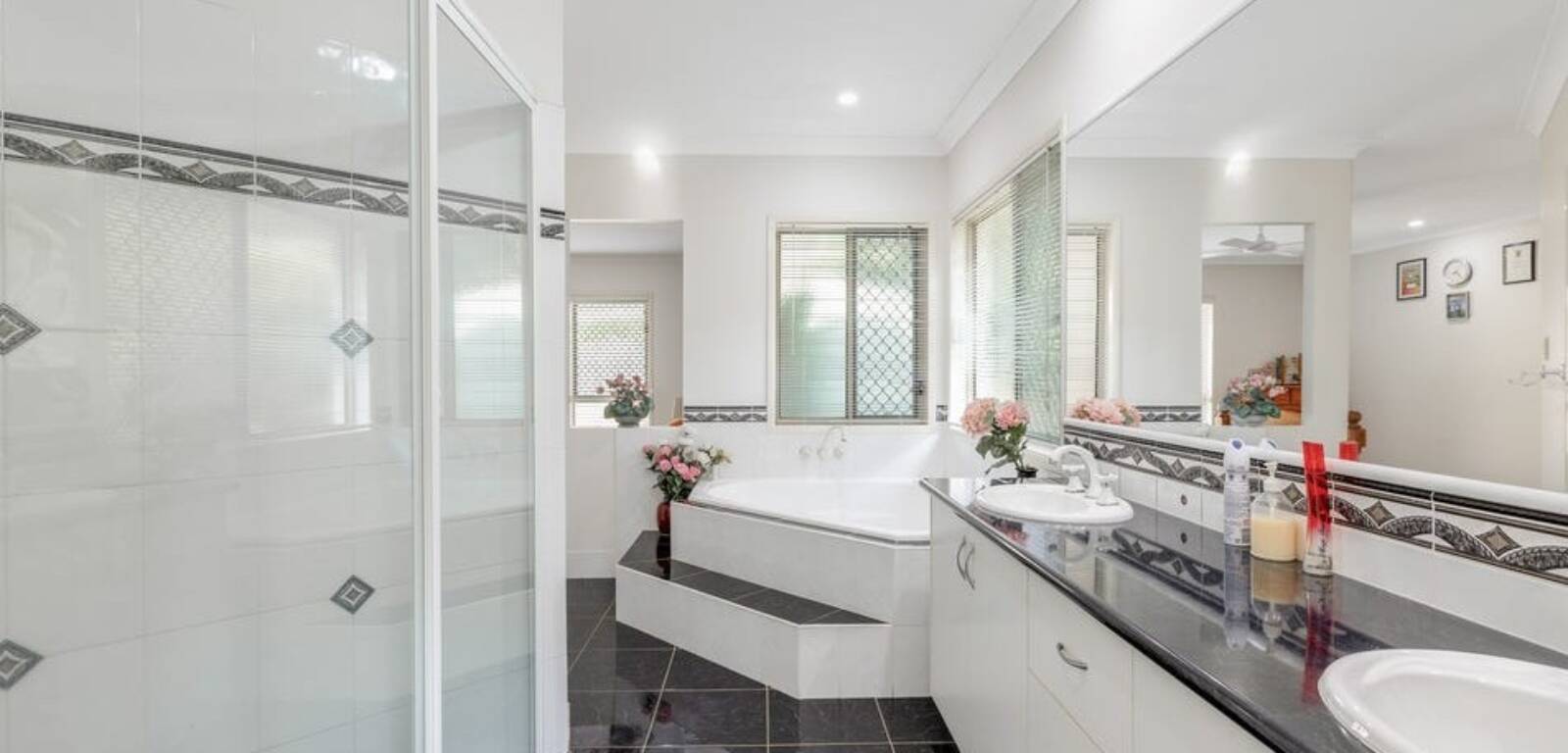 18 Howard St, MIDDLE RIDGE, QLD 4350 AU