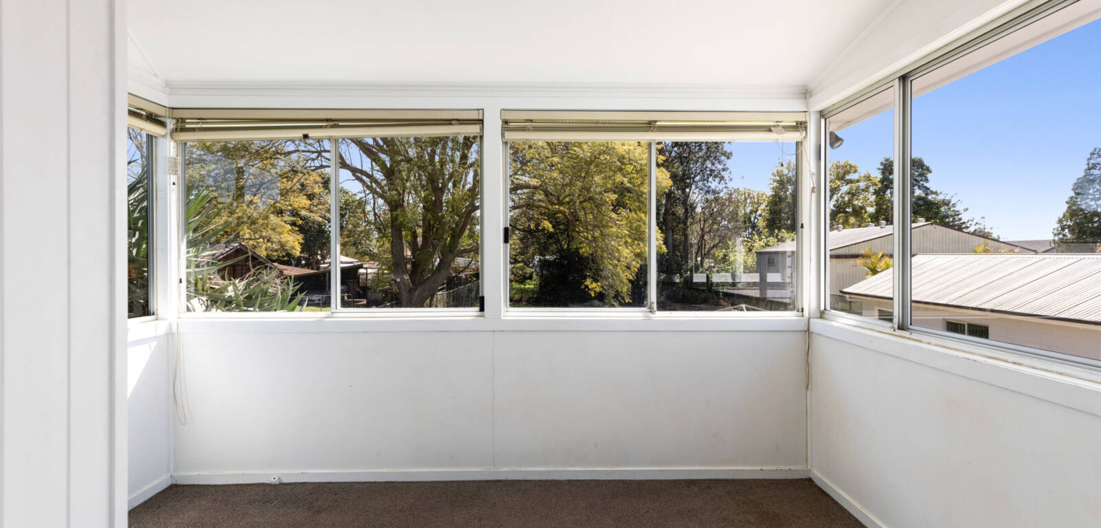 5 Charles St, NEWTOWN, QLD 4350 AU