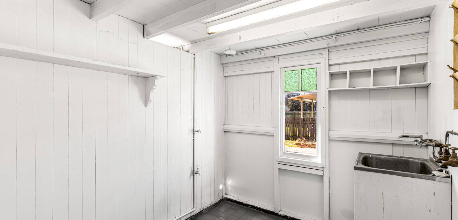 5 Charles St, NEWTOWN, QLD 4350 AU