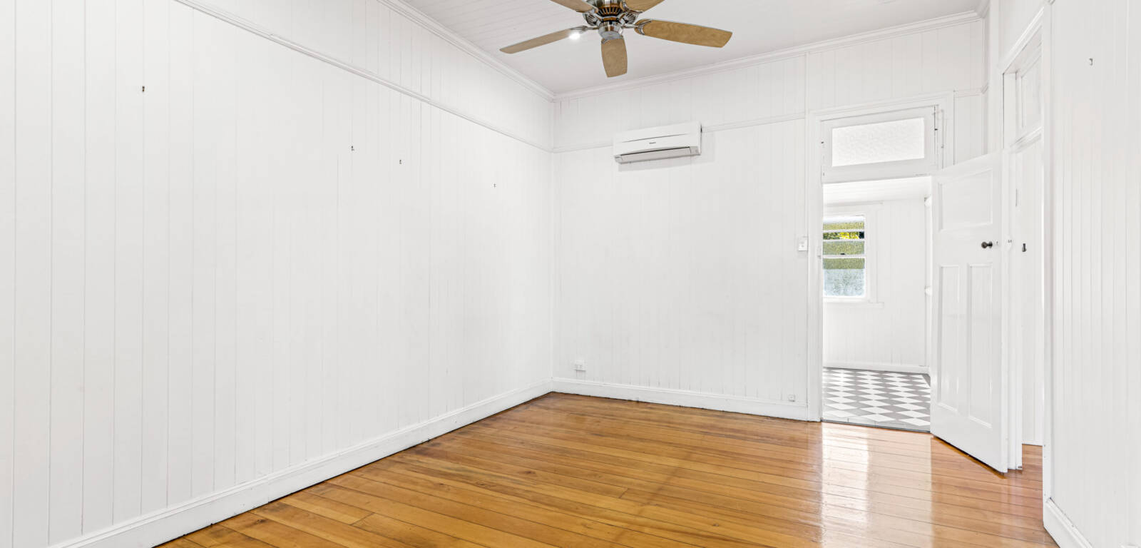 5 Charles St, NEWTOWN, QLD 4350 AU