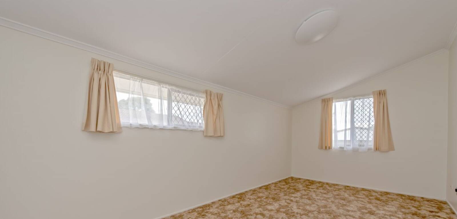 44 Debra Street, CENTENARY HEIGHTS, QLD 4350 AU