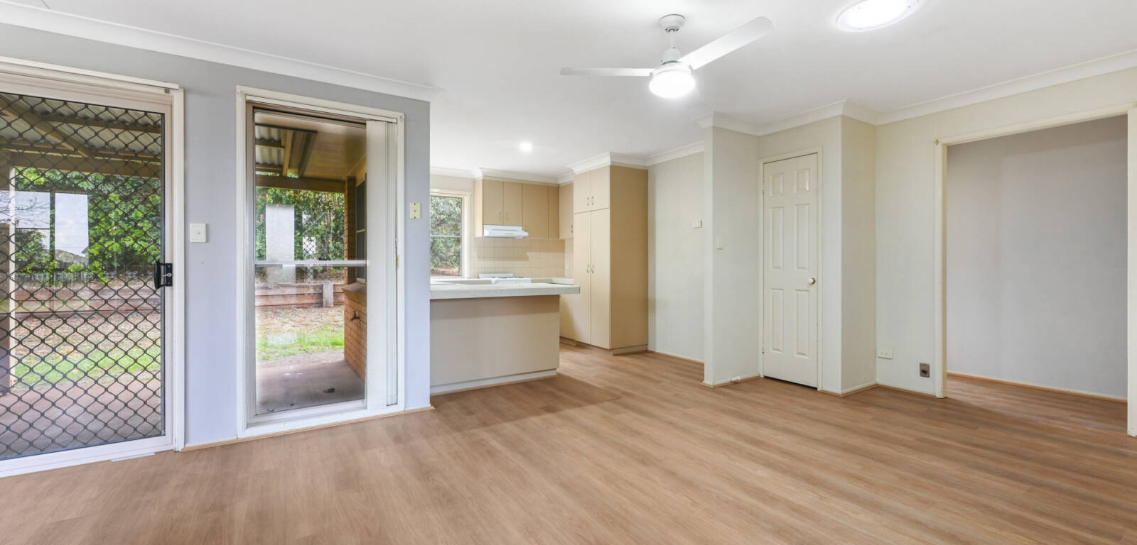 38 Bouganvillea Dr, MIDDLE RIDGE, QLD 4350 AU