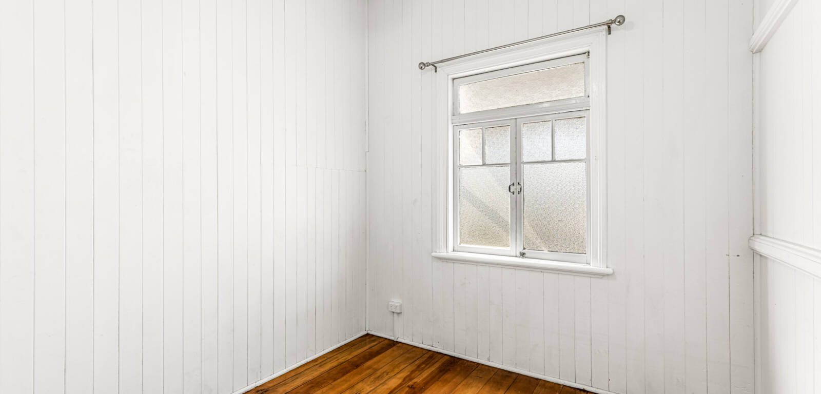 5 Charles St, NEWTOWN, QLD 4350 AU