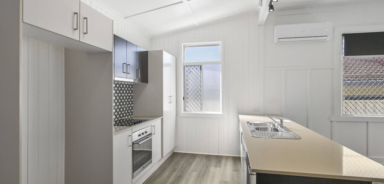 125 Taylor St, NEWTOWN, QLD 4350 AU