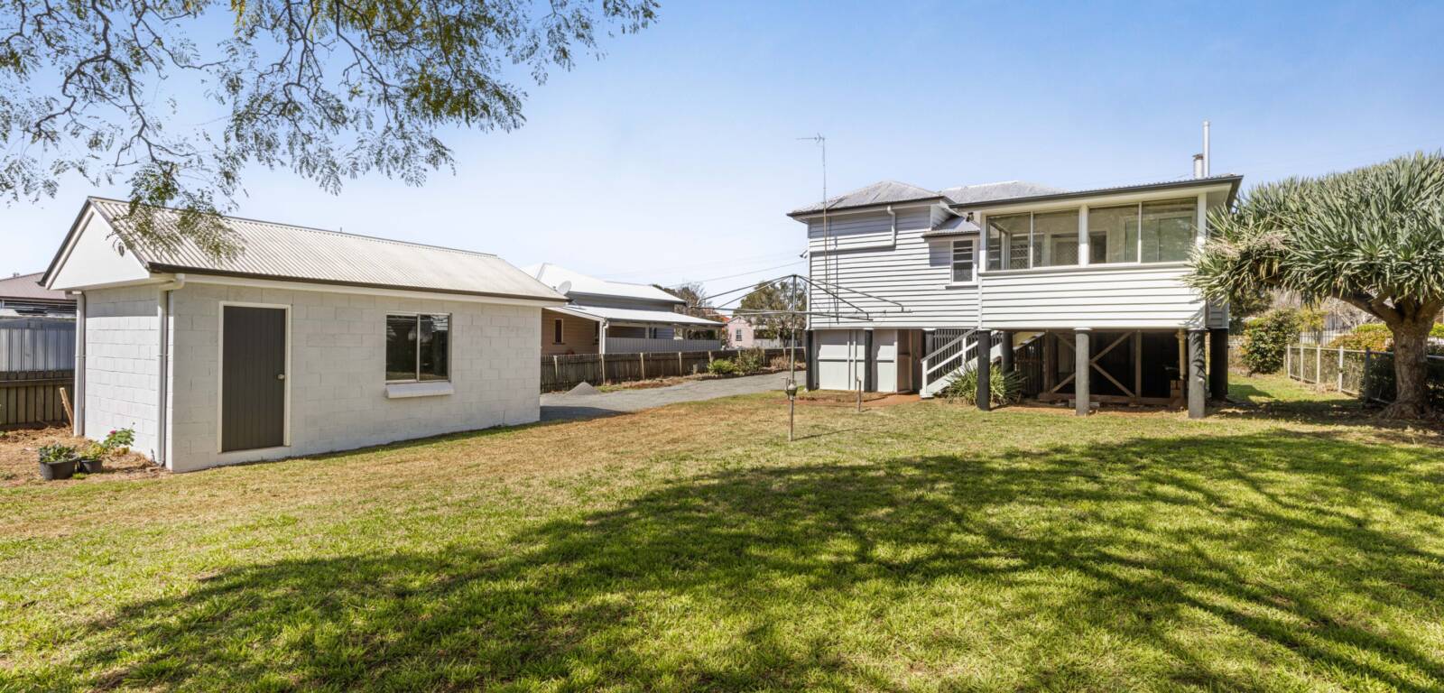 5 Charles St, NEWTOWN, QLD 4350 AU