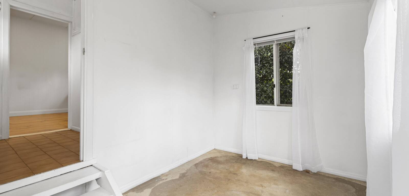 1 Waratah St, NEWTOWN, QLD 4350 AU