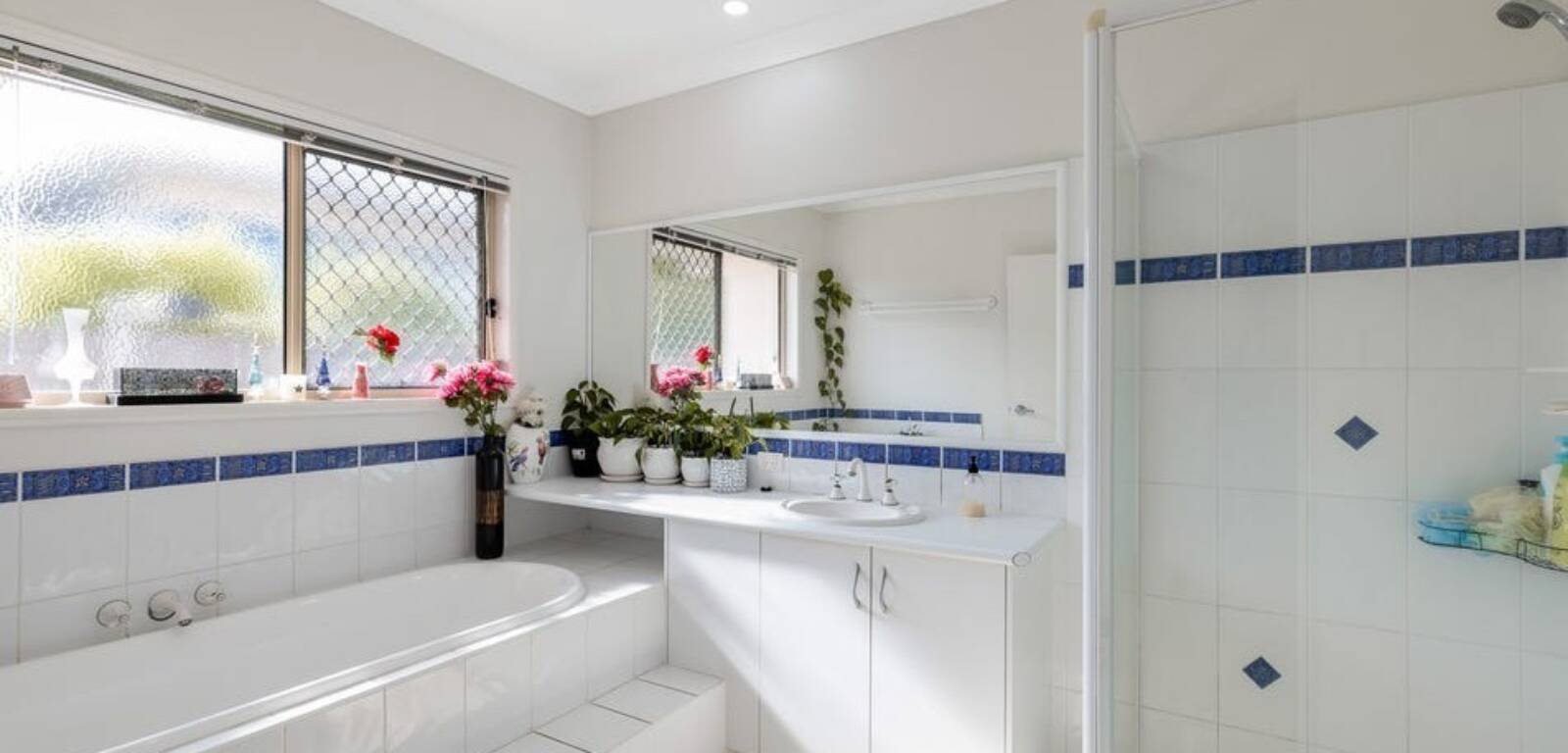 18 Howard St, MIDDLE RIDGE, QLD 4350 AU