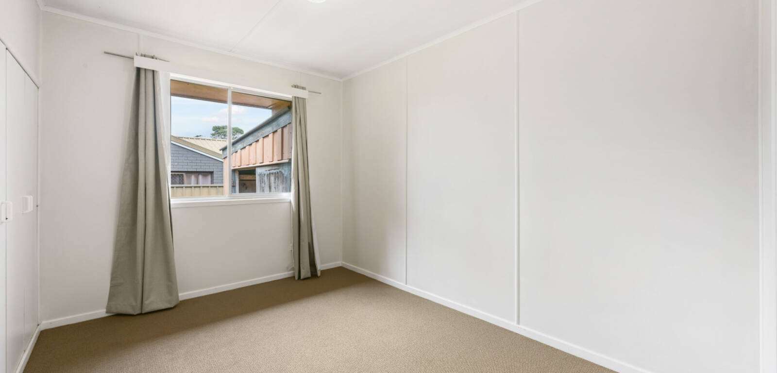 27 Makepeace St, ROCKVILLE, QLD 4350 AU