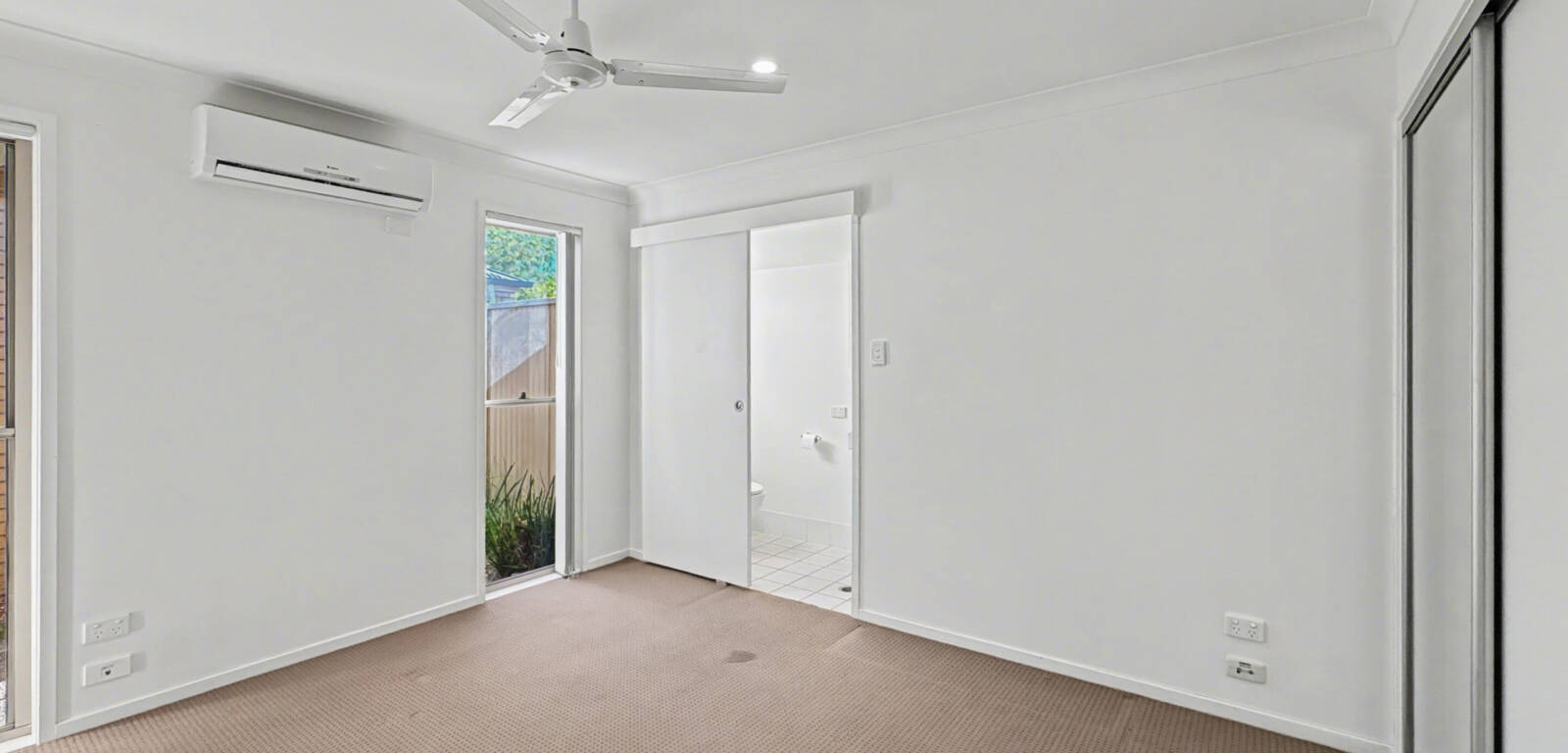 2/98 Main St, WESTBROOK, QLD 4350 AU