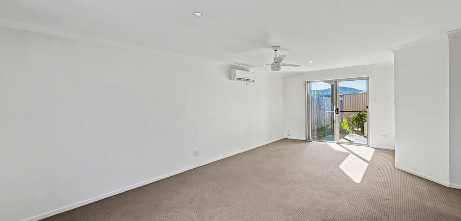 2/98 Main St, WESTBROOK, QLD 4350 AU