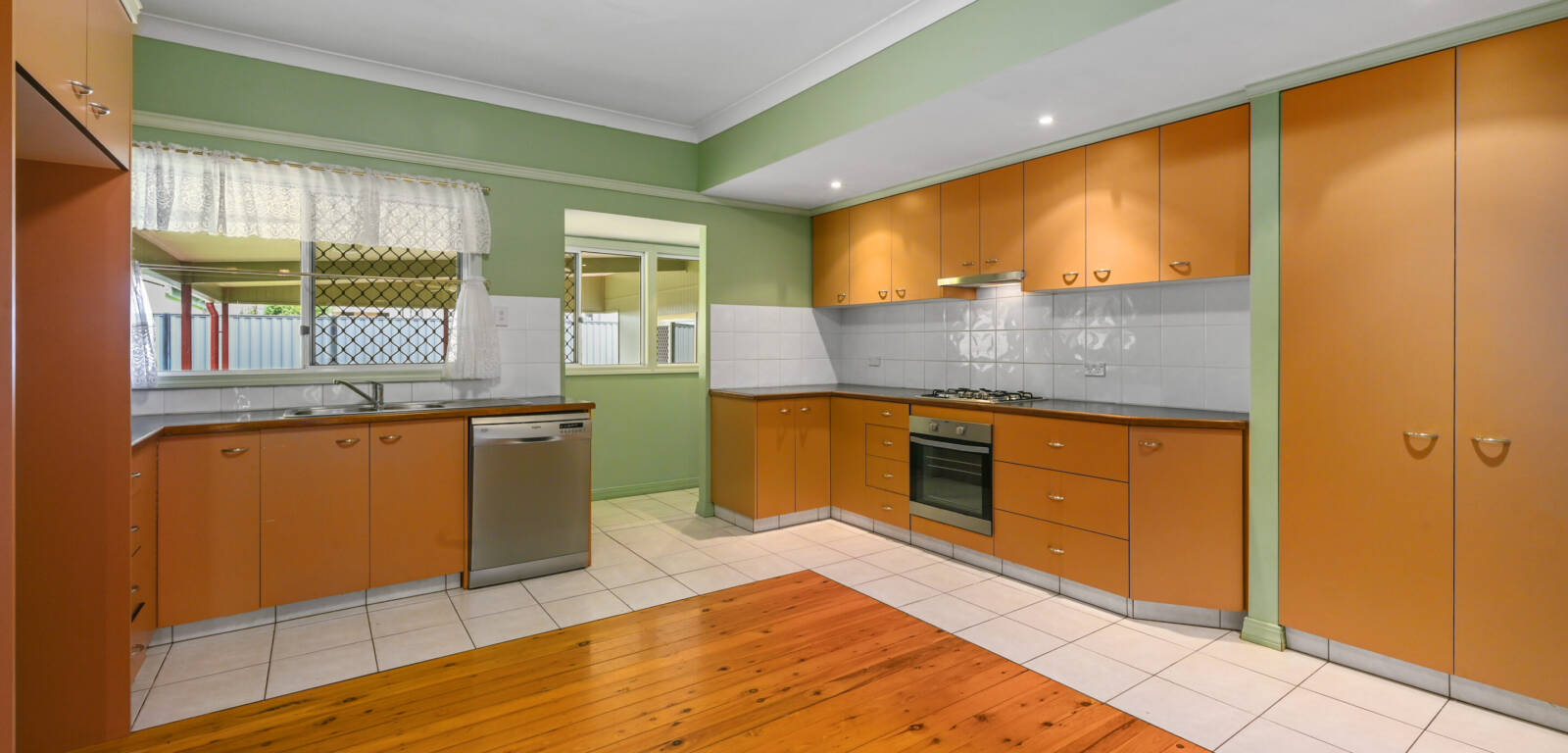 92 Hume St, EAST TOOWOOMBA, QLD 4350 AU