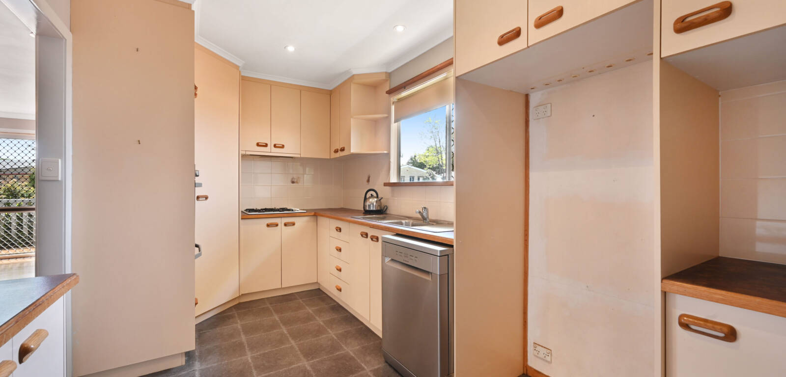 20 Eugenia St, HARLAXTON, QLD 4350 AU