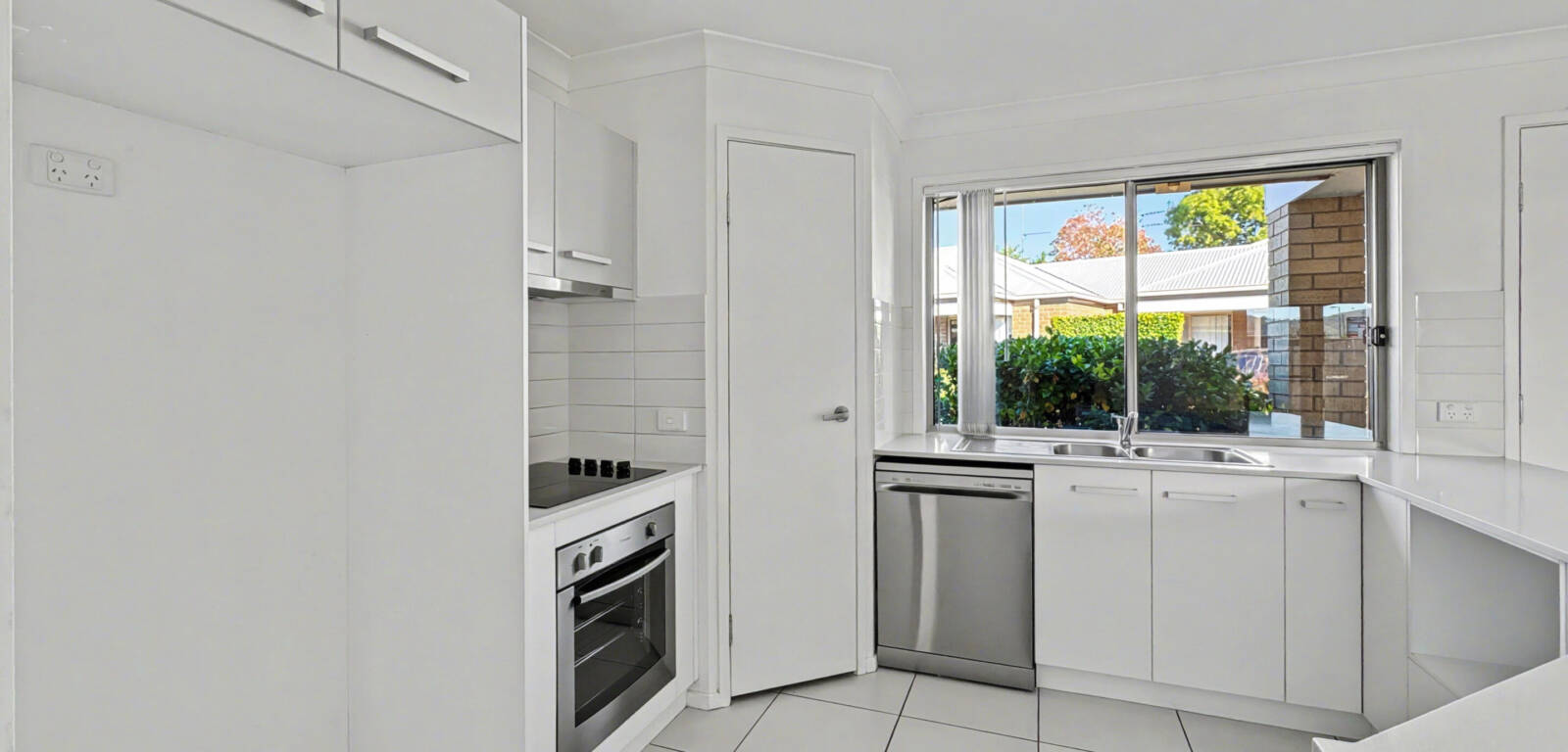 2/98 Main St, WESTBROOK, QLD 4350 AU