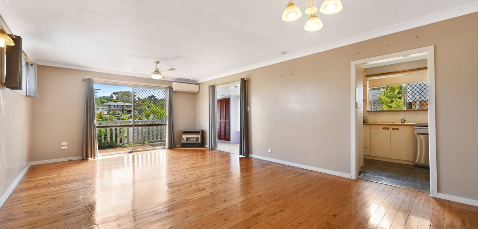 20 Eugenia St, HARLAXTON, QLD 4350 AU