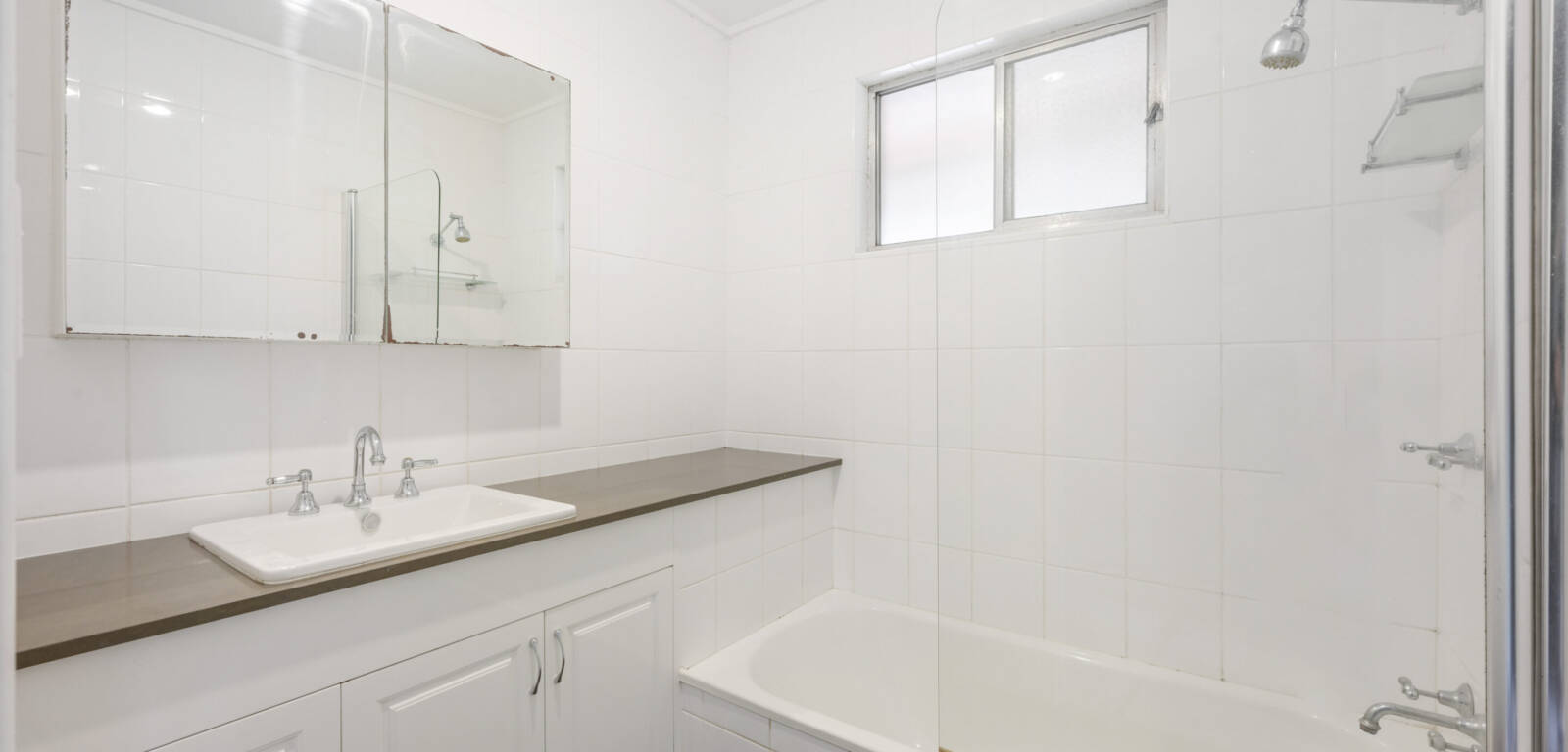 27 Makepeace St, ROCKVILLE, QLD 4350 AU