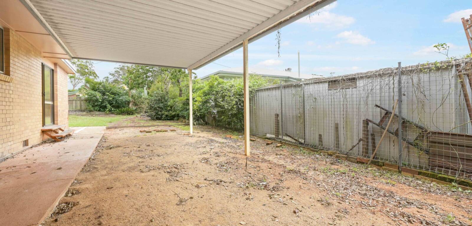 27 Makepeace St, ROCKVILLE, QLD 4350 AU