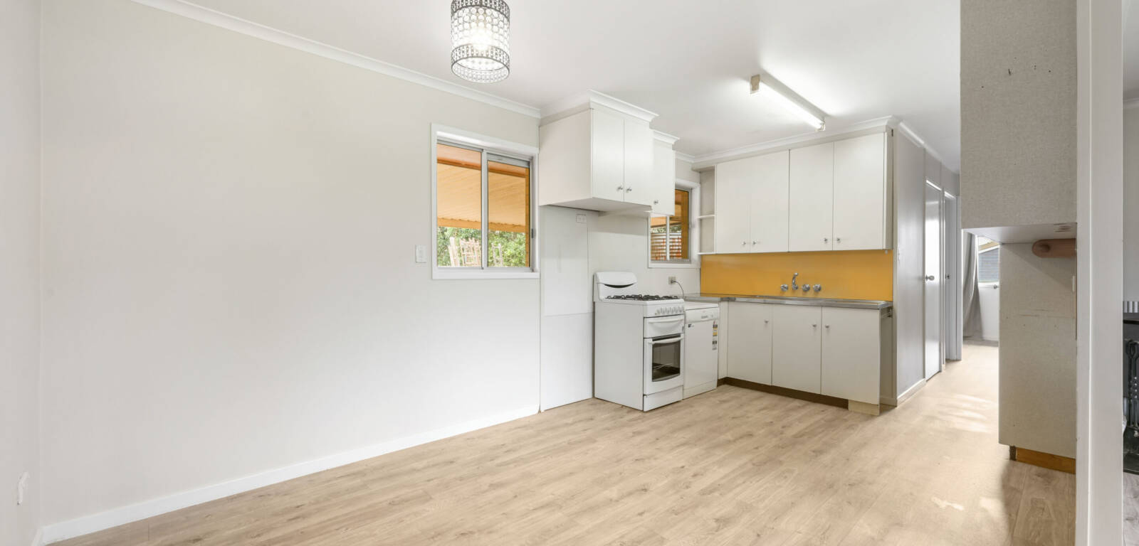 27 Makepeace St, ROCKVILLE, QLD 4350 AU