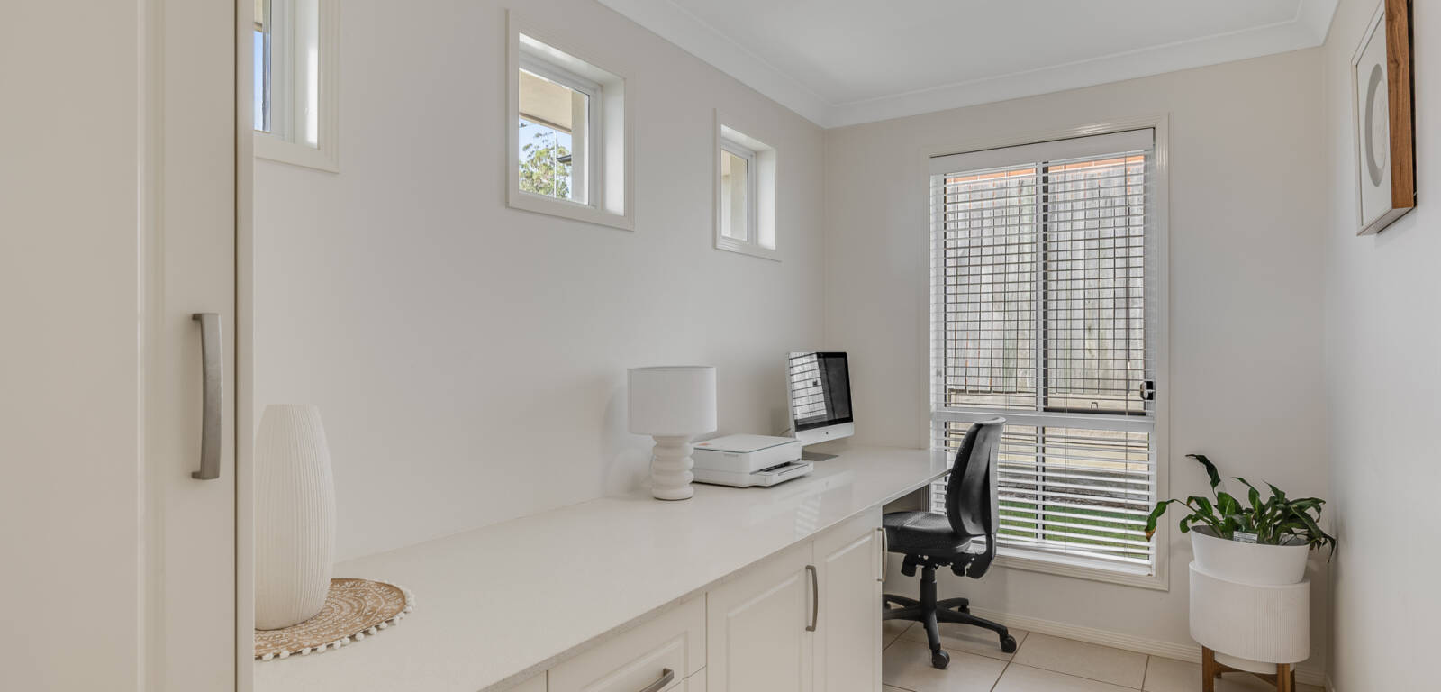 10 Kingfisher St, RANGEVILLE, QLD 4350 AU