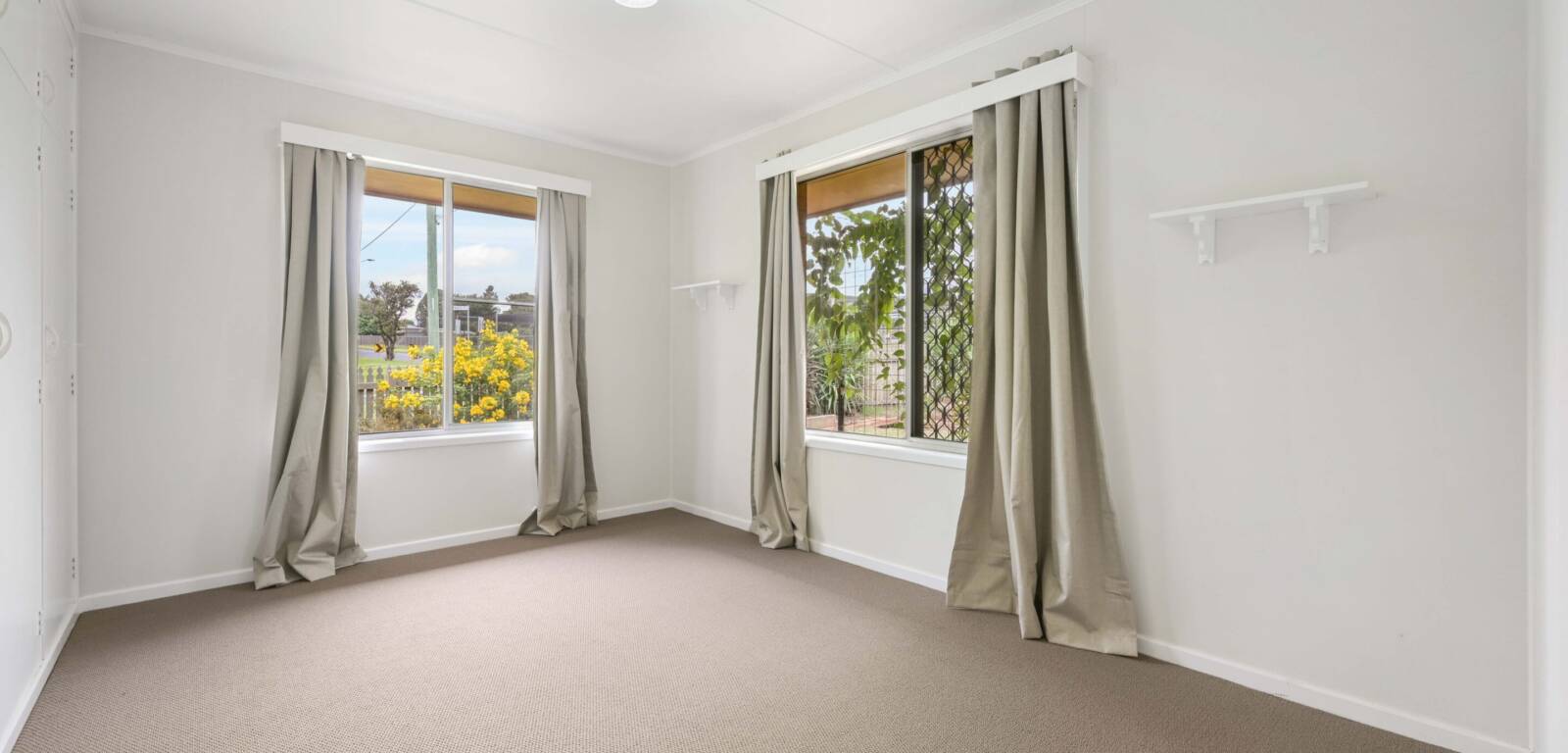 27 Makepeace St, ROCKVILLE, QLD 4350 AU