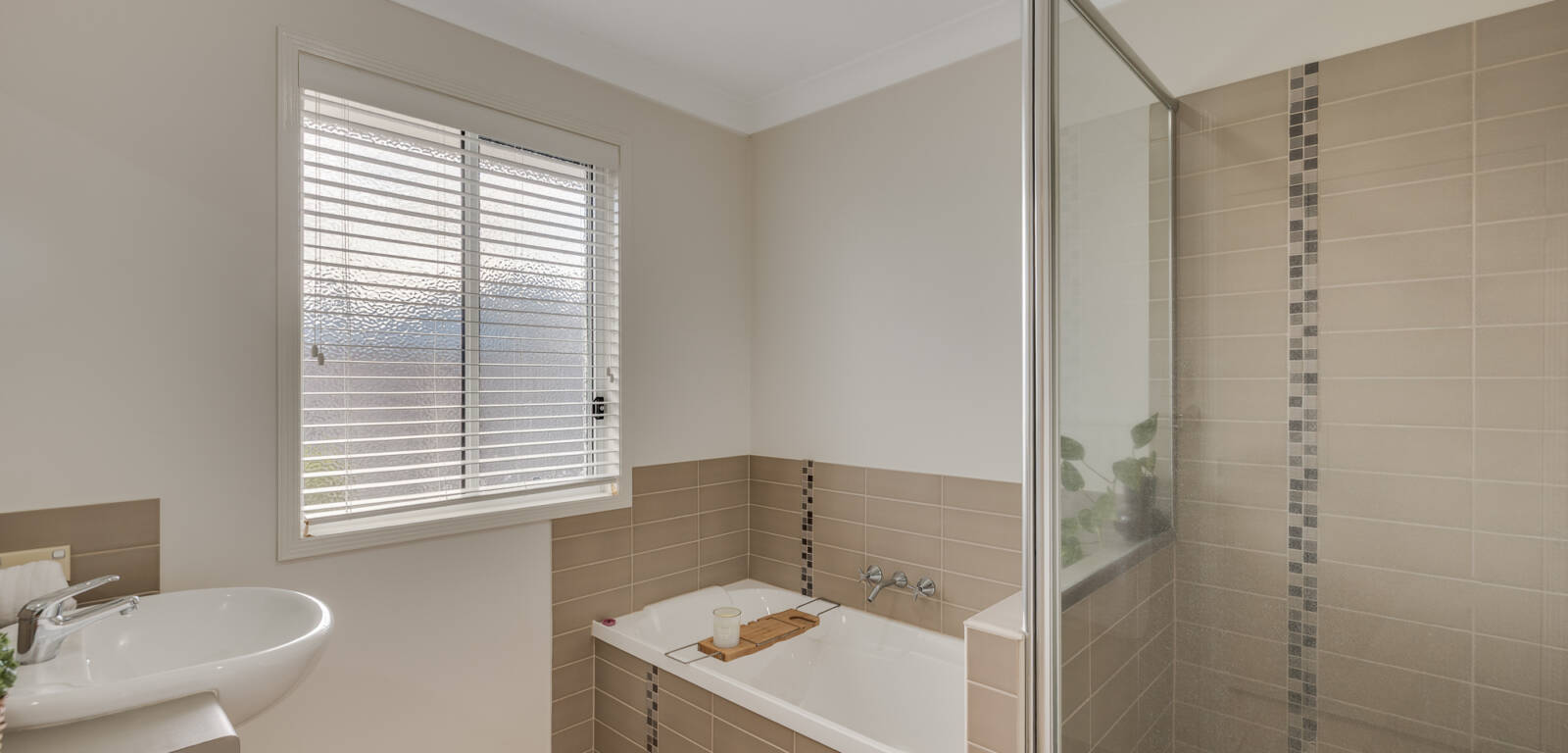 10 Kingfisher St, RANGEVILLE, QLD 4350 AU