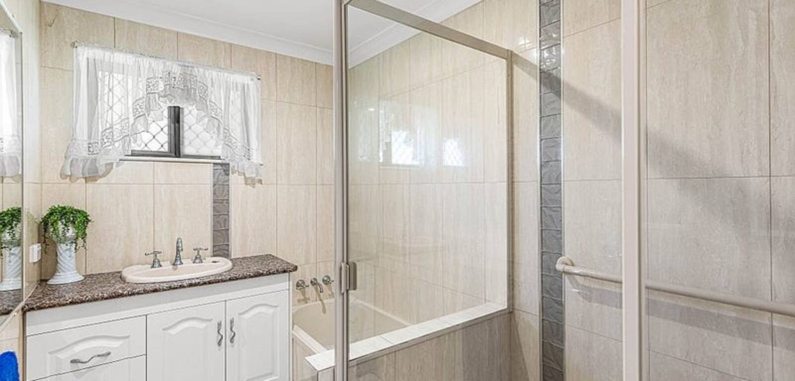 278 Taylor St, GLENVALE, QLD 4350 AU