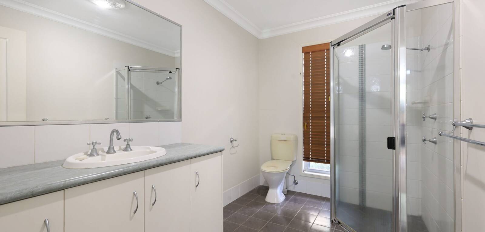 2/3 Jewell St, CENTENARY HEIGHTS, QLD 4350 AU