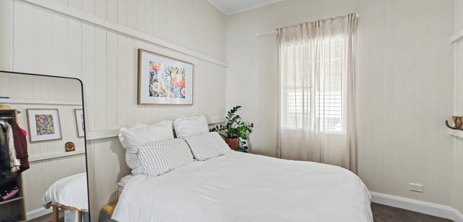 4 Waratah St, NEWTOWN, QLD 4350 AU