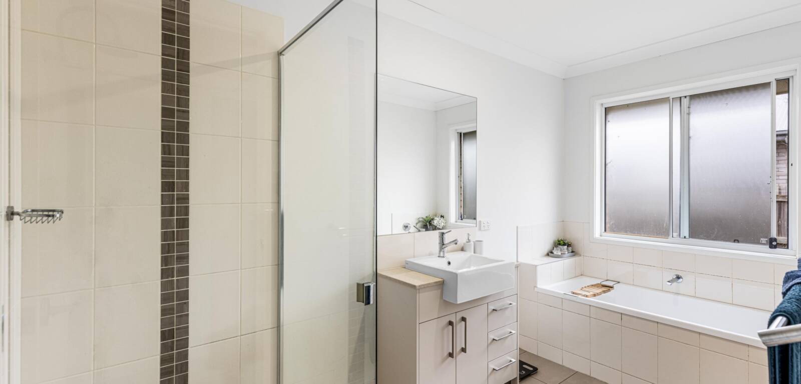 12 Breanna St, COTSWOLD HILLS, QLD 4350 AU