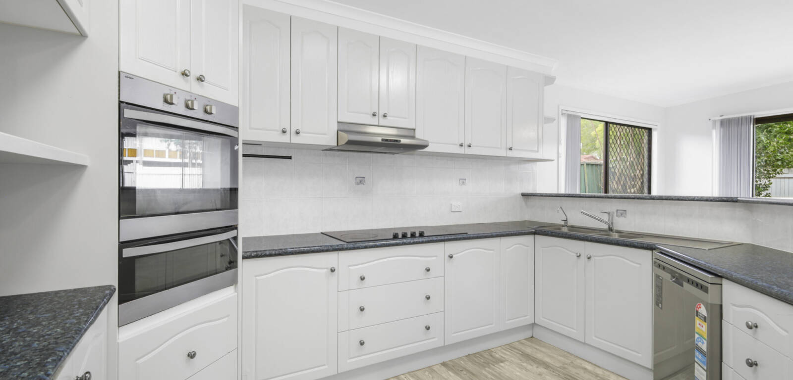 5 Talinga St, MOUNT LOFTY, QLD 4350 AU