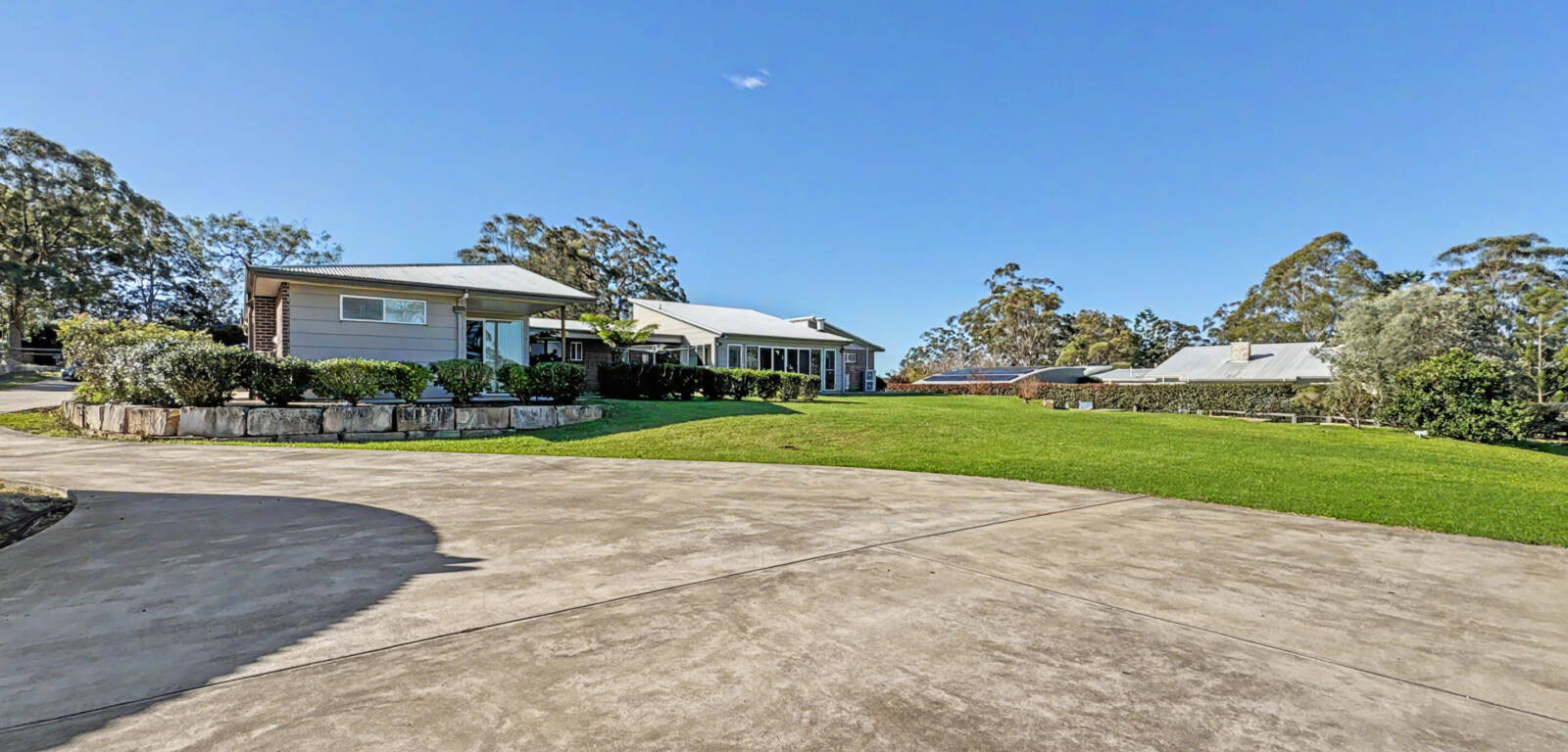 13 Bradys Rd, HIGHFIELDS, QLD 4352 AU