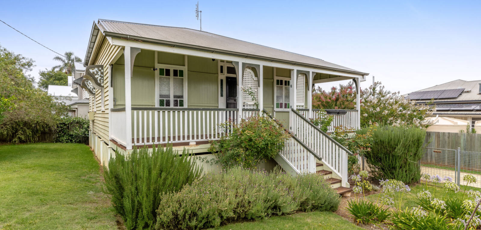 118 Stuart St, MOUNT LOFTY, QLD 4350 AU