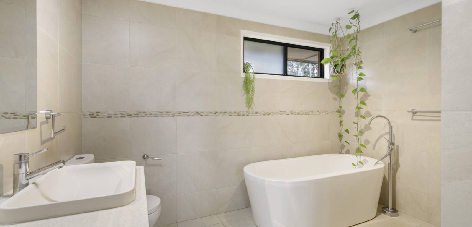 8 Flinders Street, CENTENARY HEIGHTS, QLD 4350 AU