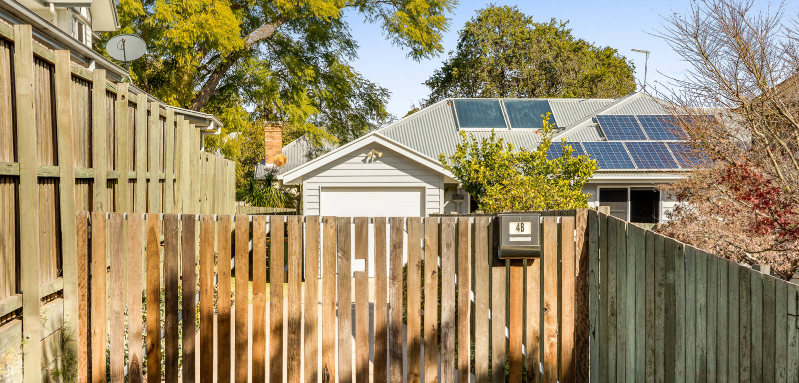 4b Walton St, NORTH TOOWOOMBA, QLD 4350 AU